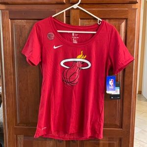 NWT Miami heat Nike Shirt